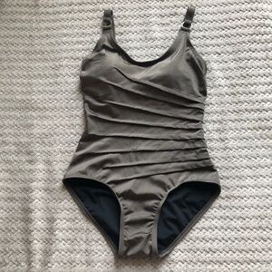 Calvin Klein Swimwear Fully Lined One Piece Swimsuit Swim Women's Size 8 NWT
